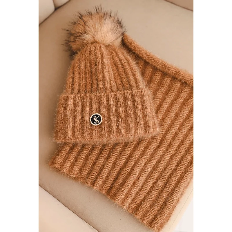 Téli kötött sapka és körsál szett – bézs